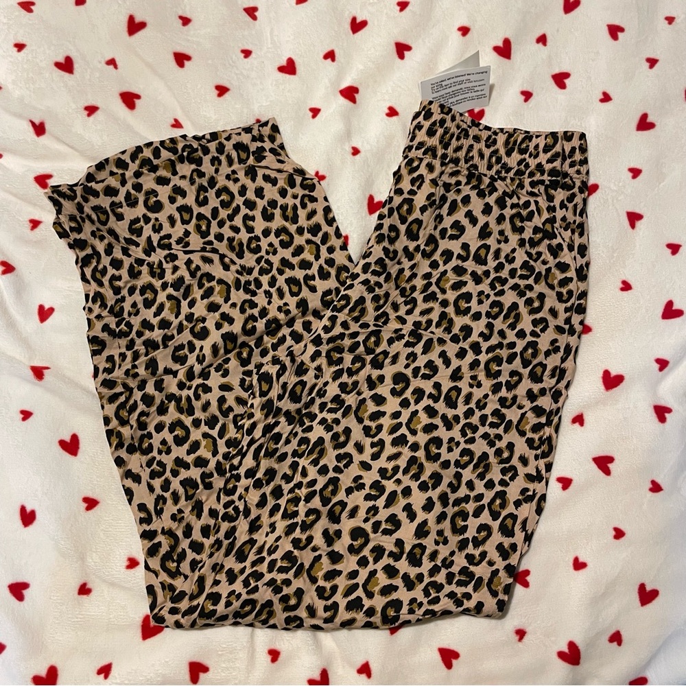 H&M Flowy Flare Cheetah Print Pants